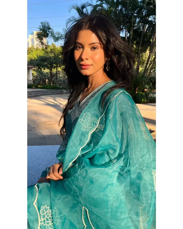 Green_Viscose_Premium_&_Elegant_Kurta_&_Pant_Set_With_Dupatta_For_Women_&_Girls