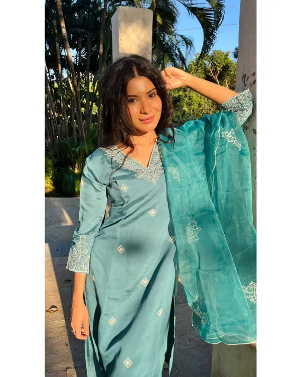 Green_Viscose_Premium_&_Elegant_Kurta_&_Pant_Set_With_Dupatta_For_Women_&_Girls