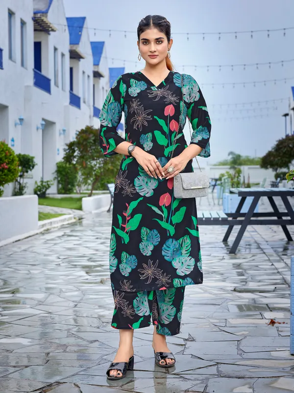 Multicolor_Viscose_Premium_&_Elegant_Kurta_&_Pant_Set_For_Women_&_Girls