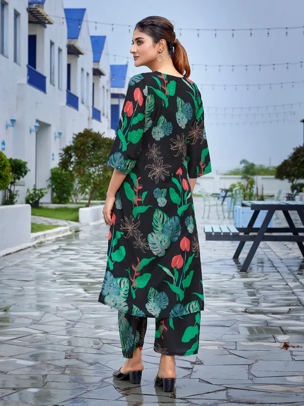 Multicolor_Viscose_Premium_&_Elegant_Kurta_&_Pant_Set_For_Women_&_Girls