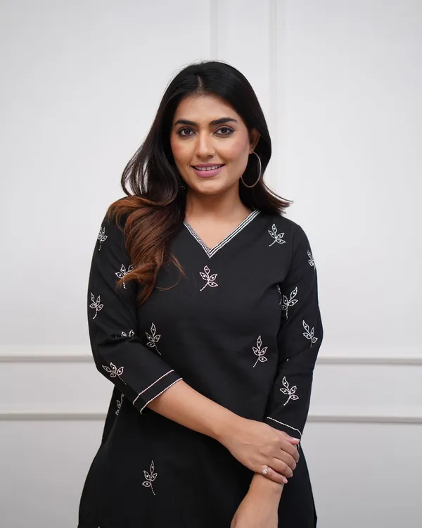 Black_Cotton_Premium_&_Elegant_Kurta_&_Pant_Set_For_Women_&_Girls