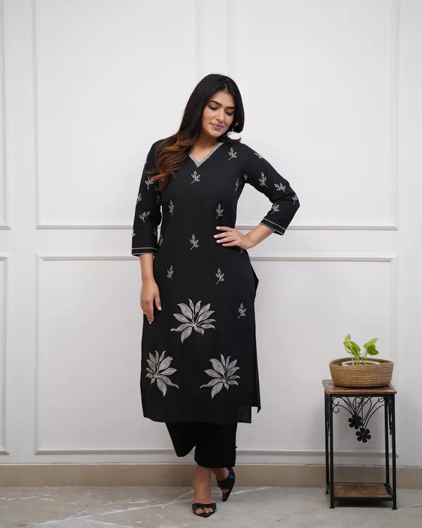 Black_Cotton_Premium_&_Elegant_Kurta_&_Pant_Set_For_Women_&_Girls