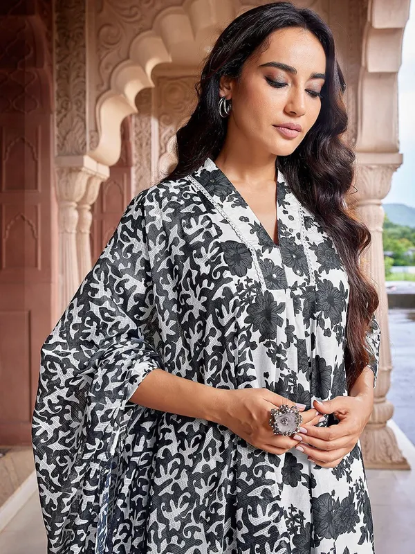 Black_&_White_Viscose_Premium_&_Elegant_Kurta_,_Dupatta_Pant_For_Women_&_Girls