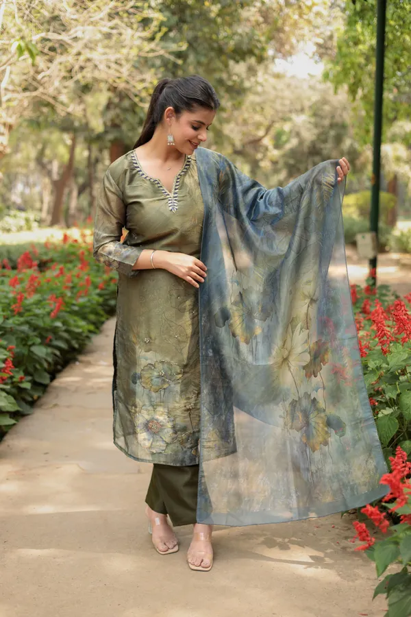 Green_Silk_Premium_&_Elegant_Kurta_&_Pant_Set_With_Dupatta_For_Women_&_Girls