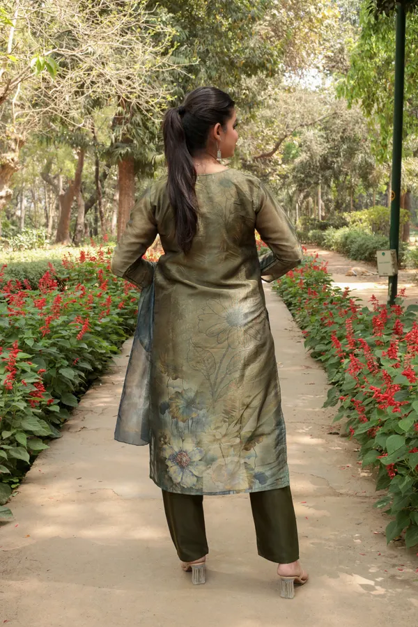 Green_Silk_Premium_&_Elegant_Kurta_&_Pant_Set_With_Dupatta_For_Women_&_Girls