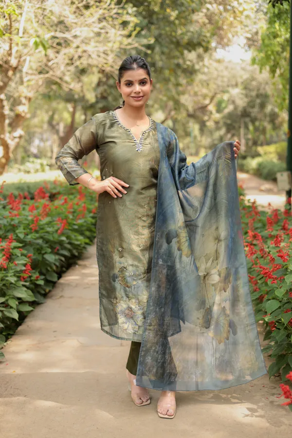 Green_Silk_Premium_&_Elegant_Kurta_&_Pant_Set_With_Dupatta_For_Women_&_Girls