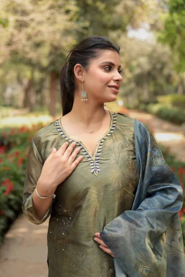 Green_Silk_Premium_&_Elegant_Kurta_&_Pant_Set_With_Dupatta_For_Women_&_Girls