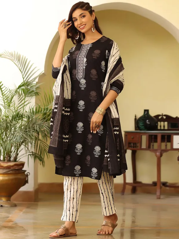 Black_Premium_&_Elegant_Kurta_&_Pant_Set_With_Dupatta_For_Women_&_Girls
