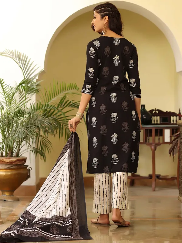 Black_Premium_&_Elegant_Kurta_&_Pant_Set_With_Dupatta_For_Women_&_Girls