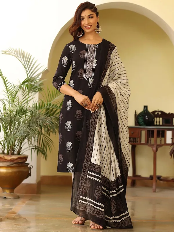 Black_Premium_&_Elegant_Kurta_&_Pant_Set_With_Dupatta_For_Women_&_Girls