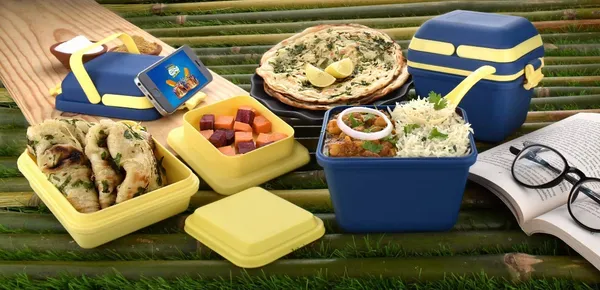 Premium_Kids_Dual-Tone_Lunch_Box_with_Secure_Locking_Clips