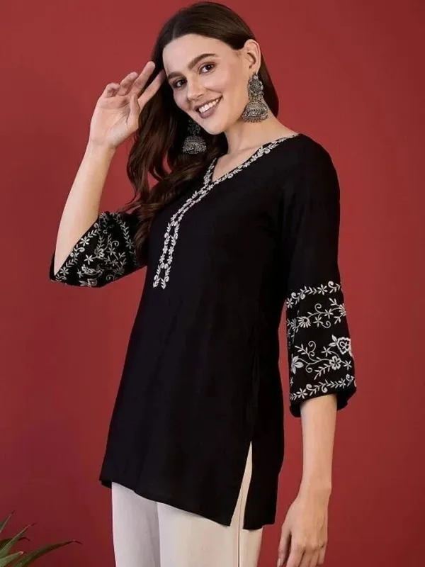 Mahira's_Comfort_Women_Embroidered_High_Low_Kurta_Black