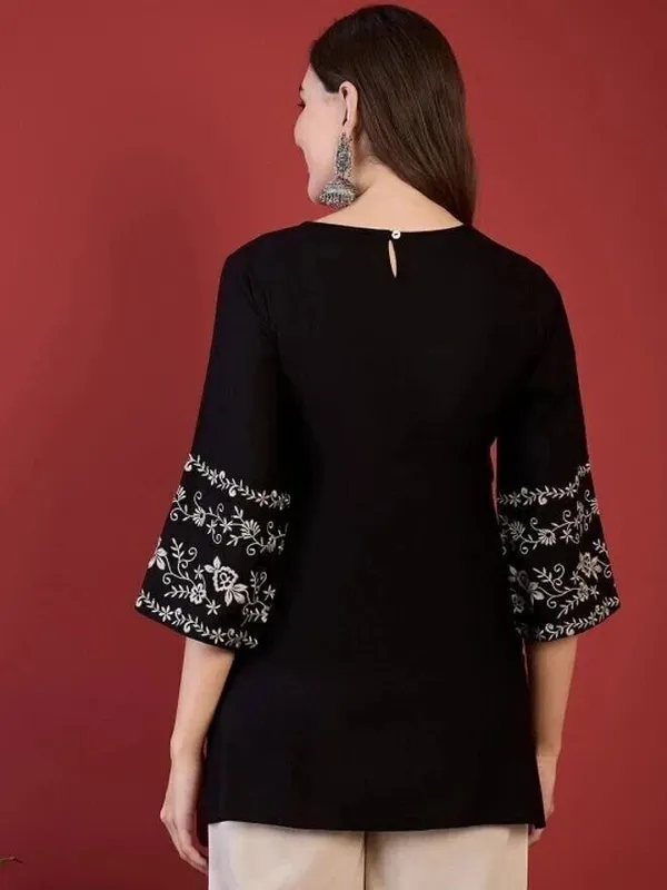 Mahira's_Comfort_Women_Embroidered_High_Low_Kurta_Black