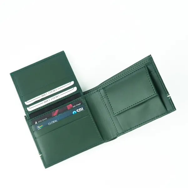 WOCO_Men_Casual,_Formal,_Trendy_Green_Genuine_Leather_Wallet_(7_Card_Slots)