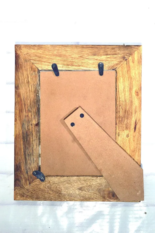 Leaf_Designed_Antique_White_Photo_Frame_of_Photo_Size_7_x_5_inches