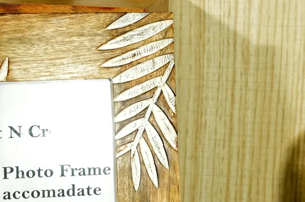 Leaf_Designed_Antique_White_Photo_Frame_of_Photo_Size_7_x_5_inches