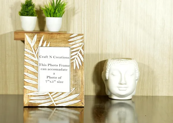 Leaf_Designed_Antique_White_Photo_Frame_of_Photo_Size_7_x_5_inches