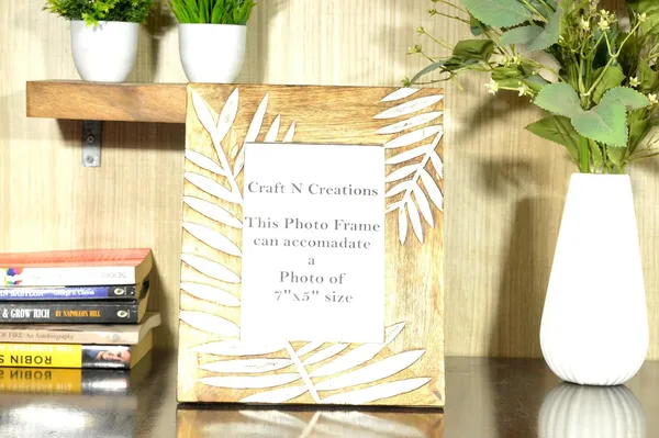 Leaf_Designed_Antique_White_Photo_Frame_of_Photo_Size_7_x_5_inches