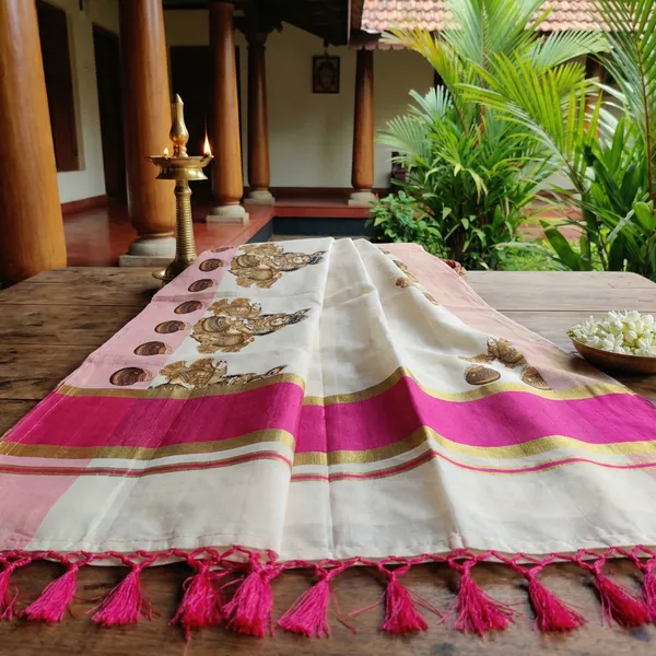 Off_White_With_Pink_And_Gold_Accents_Balakrishna_Bhakti_Kasavu_Saree