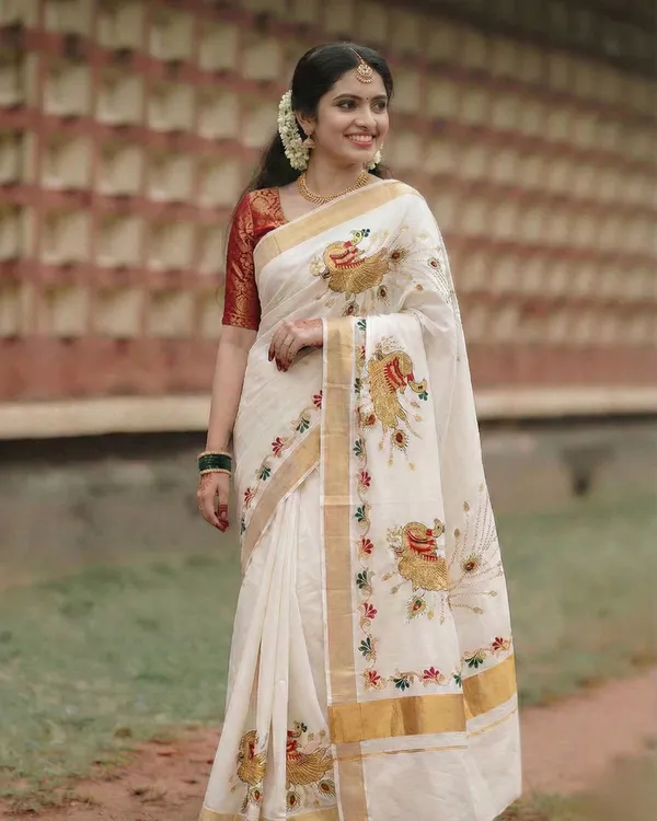 Off_White_Golden_Mayura_Kasavu_Saree_With_Red_Brocade_Blouse