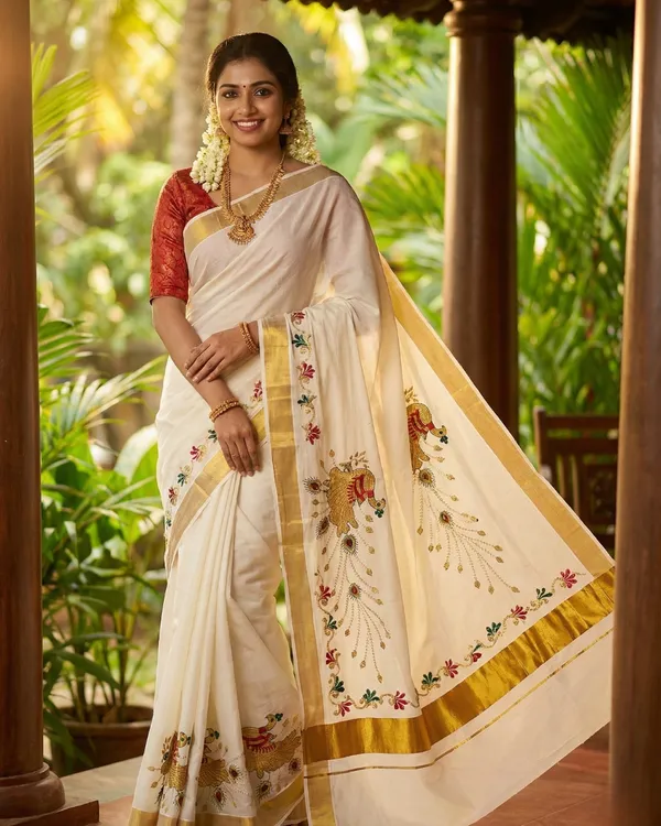 Off_White_Golden_Mayura_Kasavu_Saree_With_Red_Brocade_Blouse