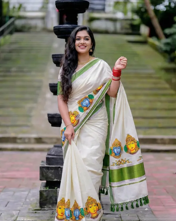 Off_White_And_Green_Kerala_Mural_Heritage_Cotton_Kasavu_Saree