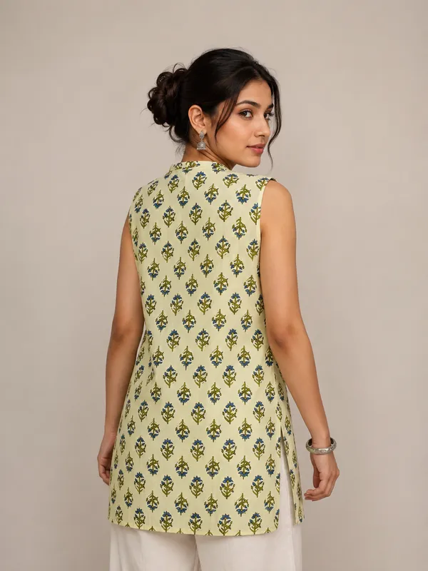 Nila_Sprig_Side_Button_Kurti
