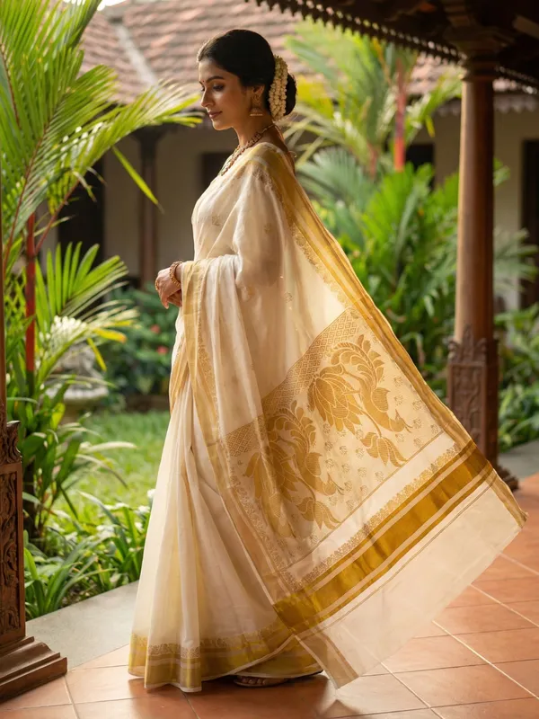 Off_White_And_Gold_Suvarna_Mayura_Kasavu_Saree