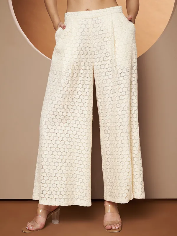 Off_White_Fashionable_Relaxed-Fit_Co-Ords_Set_For_Women