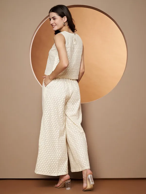 Off_White_Fashionable_Relaxed-Fit_Co-Ords_Set_For_Women