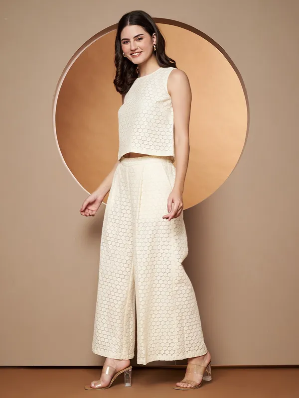 Off_White_Fashionable_Relaxed-Fit_Co-Ords_Set_For_Women