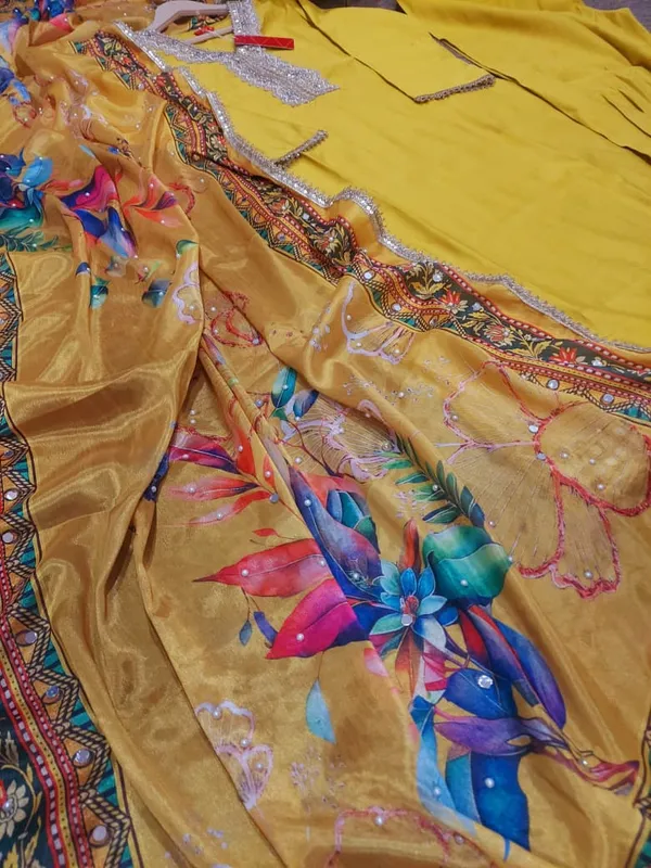 Yellow_Suit_Set