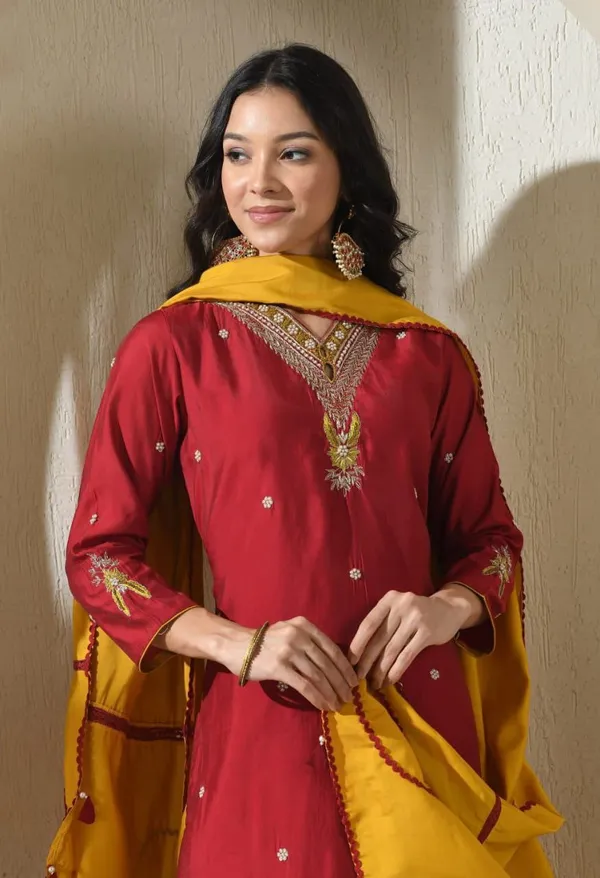 Red_Elegant_Handcrafted_Suit_Set_For_Women