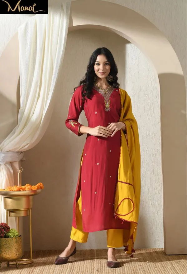 Red_Elegant_Handcrafted_Suit_Set_For_Women