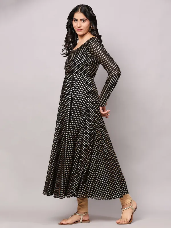Black_&_Gold_Square_Patterns_Traditional_Flared_Anarkali_Kurta_For_Women