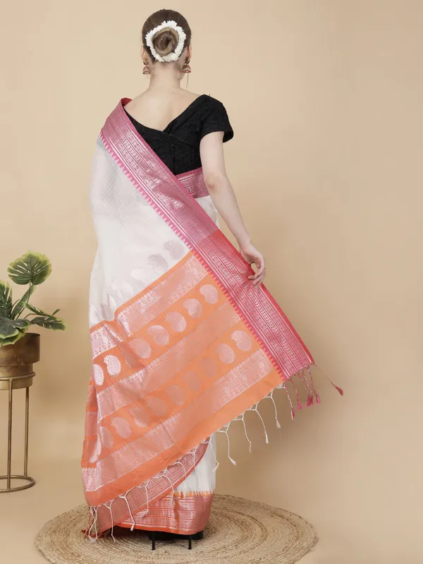 Cream_Organza_Supernet_Checkered_Pure_Handloom_Saree_With_Unstitched_Blouse_Piece_For_Women