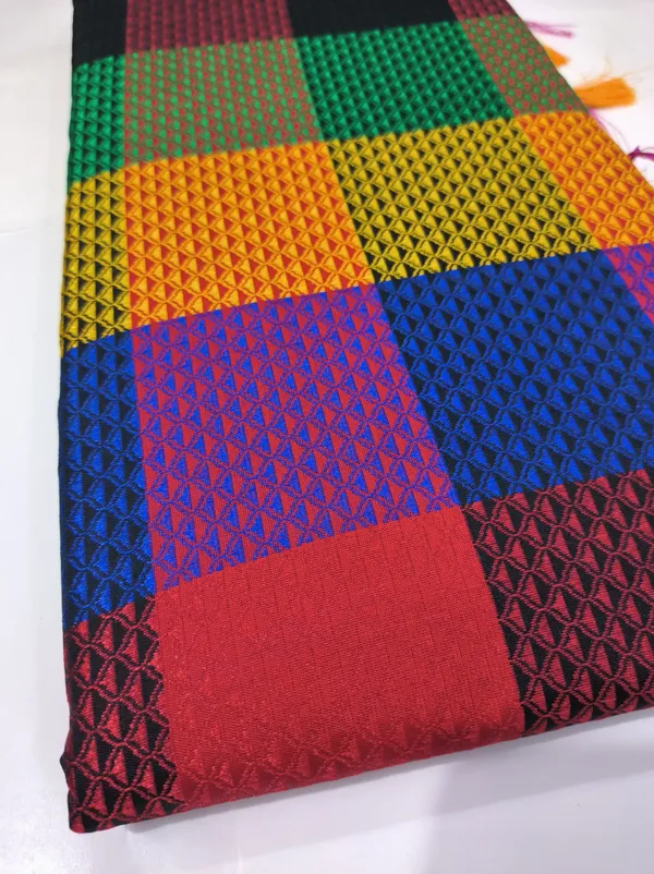 Multicolor_Cotton_Blend_Checkered_Blend_Ilkal_Saree_With_Unstitched_Blouse_Piece_For_Women