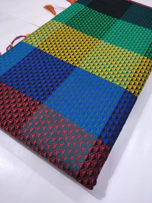 Multicolor_Cotton_Blend_Checkered_Blend_Ilkal_Saree_With_Unstitched_Blouse_Piece_For_Women
