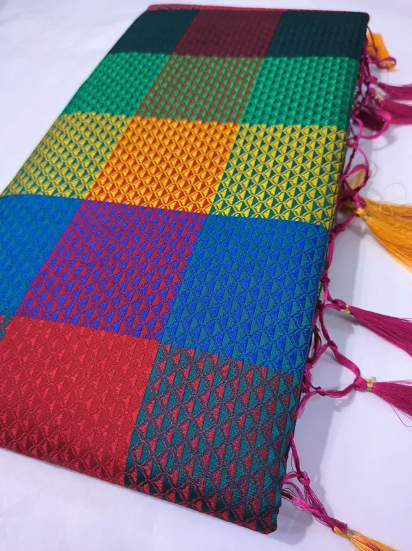 Multicolor_Cotton_Blend_Checkered_Blend_Ilkal_Saree_With_Unstitched_Blouse_Piece_For_Women