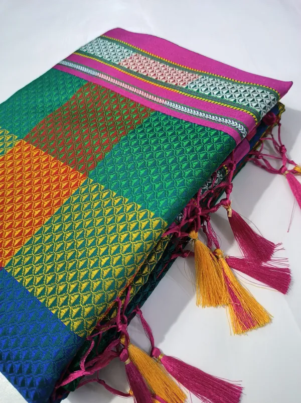 Multicolor_Cotton_Blend_Checkered_Blend_Ilkal_Saree_With_Unstitched_Blouse_Piece_For_Women
