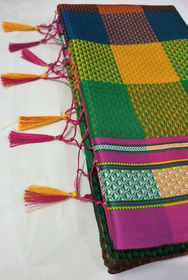 Multicolor_Cotton_Blend_Checkered_Blend_Ilkal_Saree_With_Unstitched_Blouse_Piece_For_Women