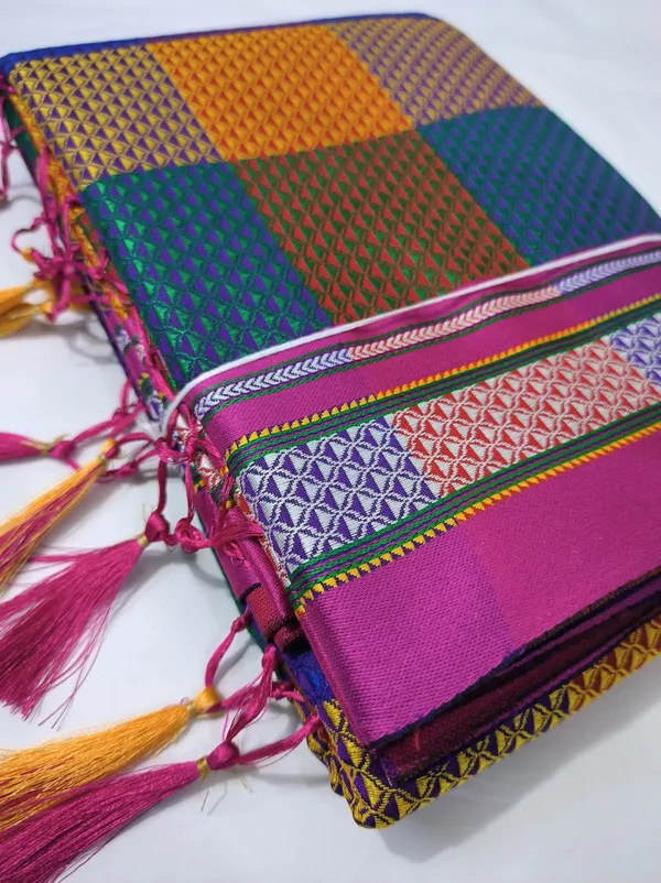 Multicolor_Cotton_Blend_Checkered_Blend_Ilkal_Saree_With_Unstitched_Blouse_Piece_For_Women
