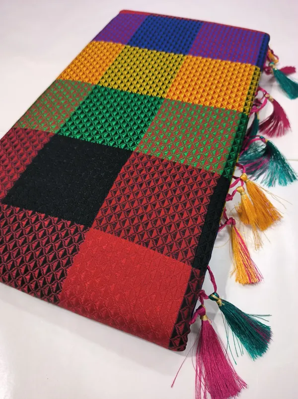 Multicolor_Cotton_Blend_Checkered_Blend_Ilkal_Saree_With_Unstitched_Blouse_Piece_For_Women
