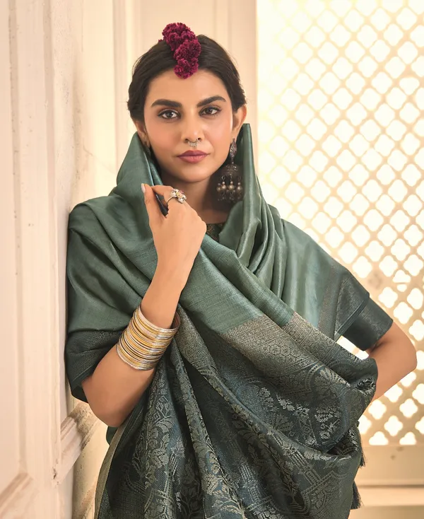 Metallic_Gray_Pure_Tusser_Silk_Shaded_Combination_With_Weaving_Zari_Border_Designer_Look_Saree