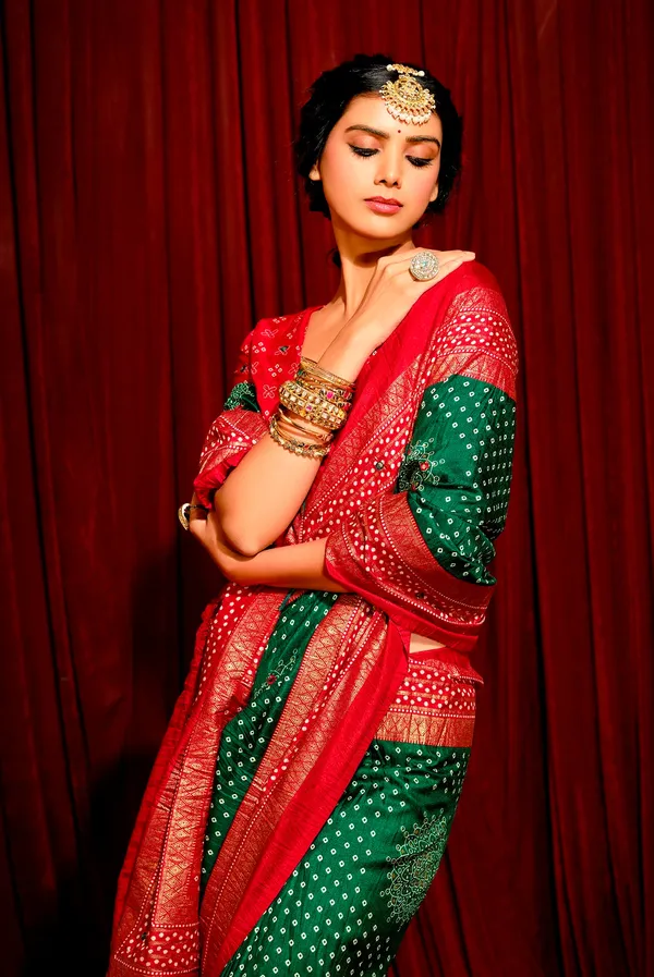 Dark_Green_&_Red_Combination_Pure_Crush_Patola_Silk_Designer_Look_Saree_With_Mirror_&_Zari_Work