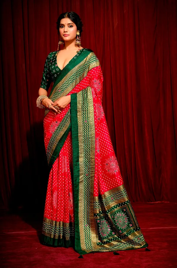 Red_&_Dark_Green_Exclusive_Combination_Pure_Crush_Patola_Silk_Designer_Look_Saree_With_Mirror_&_Zari_Work