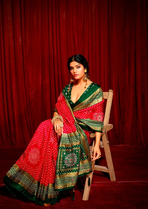 Red_&_Dark_Green_Exclusive_Combination_Pure_Crush_Patola_Silk_Designer_Look_Saree_With_Mirror_&_Zari_Work