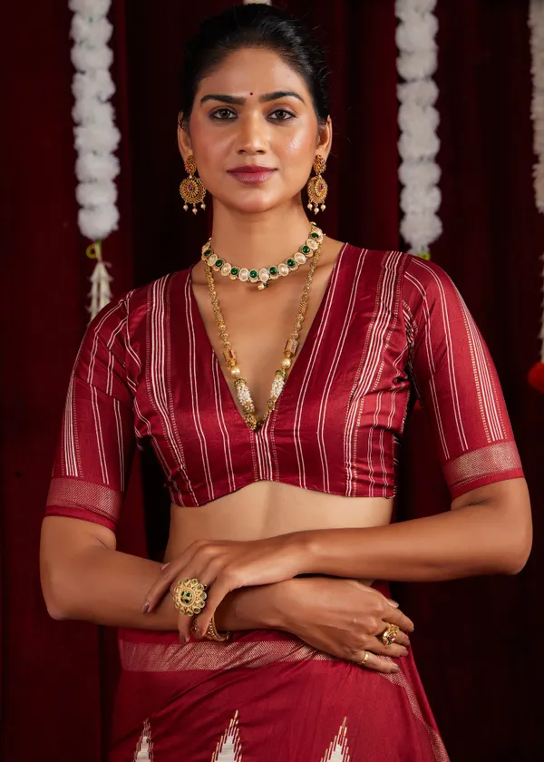 Cream_&_Maroon_Pure_Silk_Saree_With_Zigzag_&_Striped_Patterns,_Elegant_Border_&_Rich_Festive_Look
