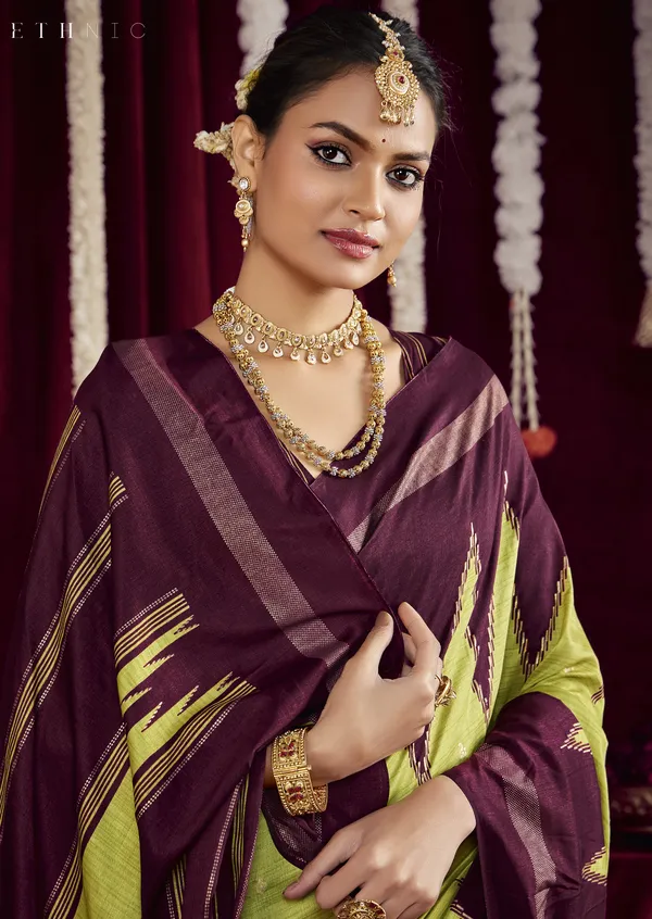 Pista_Green_&_Light_Purple_Pure_Silk_Saree_With_Zigzag_&_Striped_Patterns,_Elegant_Border_&_Rich_Festive_Look