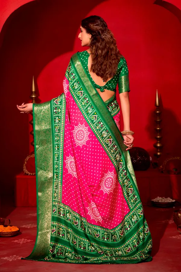 Magenta_Pink_&_Dark_Green_Pure_Silk_Fabric_With_Dual_Color_Combination_Of_Exclusive_Bandhej_Print_With_Rich_Look_Jacquard_Border_Exclusive_Look_Saree